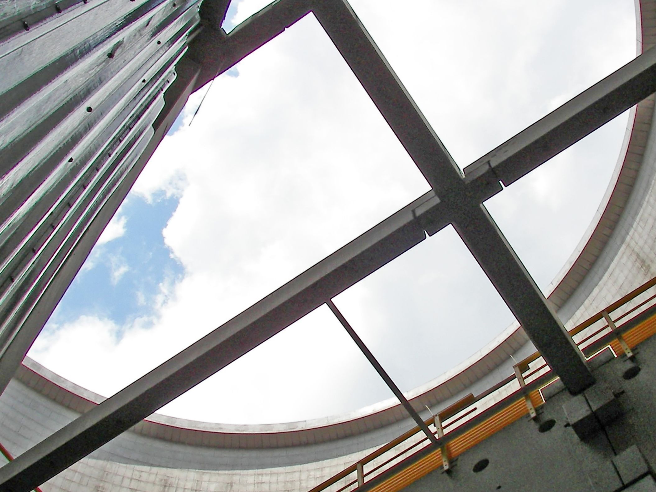 Geländer im Kühlturm Budowa, Blok Nr 11 w Elektrowni Kozienice Hamon, Polen Geländer im Kühlturm Budowa, Blok Nr 11 w Elektrowni Kozienice Hamon, Polen