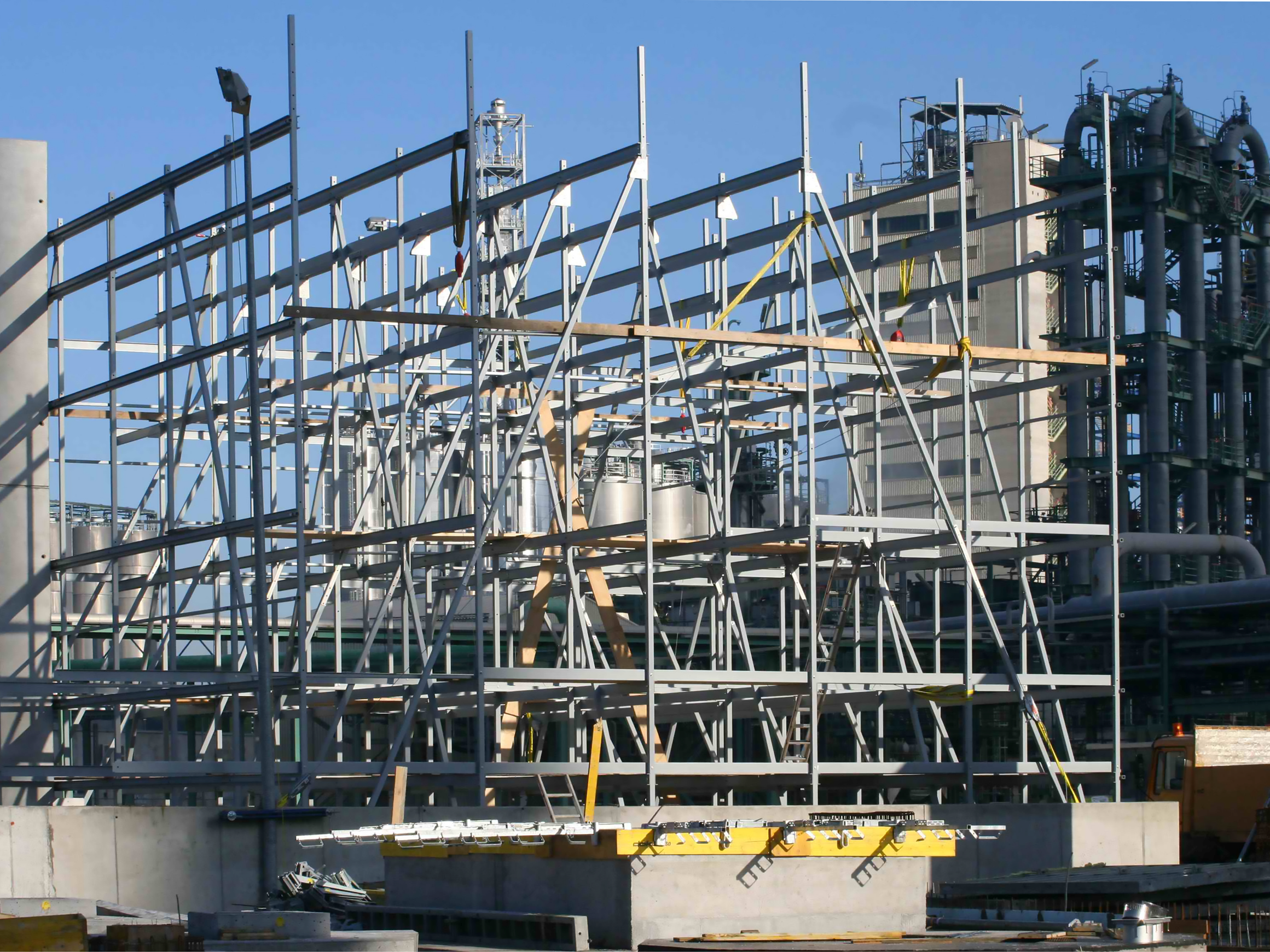 140 t Konstruktionsprofile, Gitterroste etc. für ein Kraftwerk in Riga, Litauen 140 t Konstruktionsprofile, Gitterroste etc. für ein Kraftwerk in Riga, Litauen