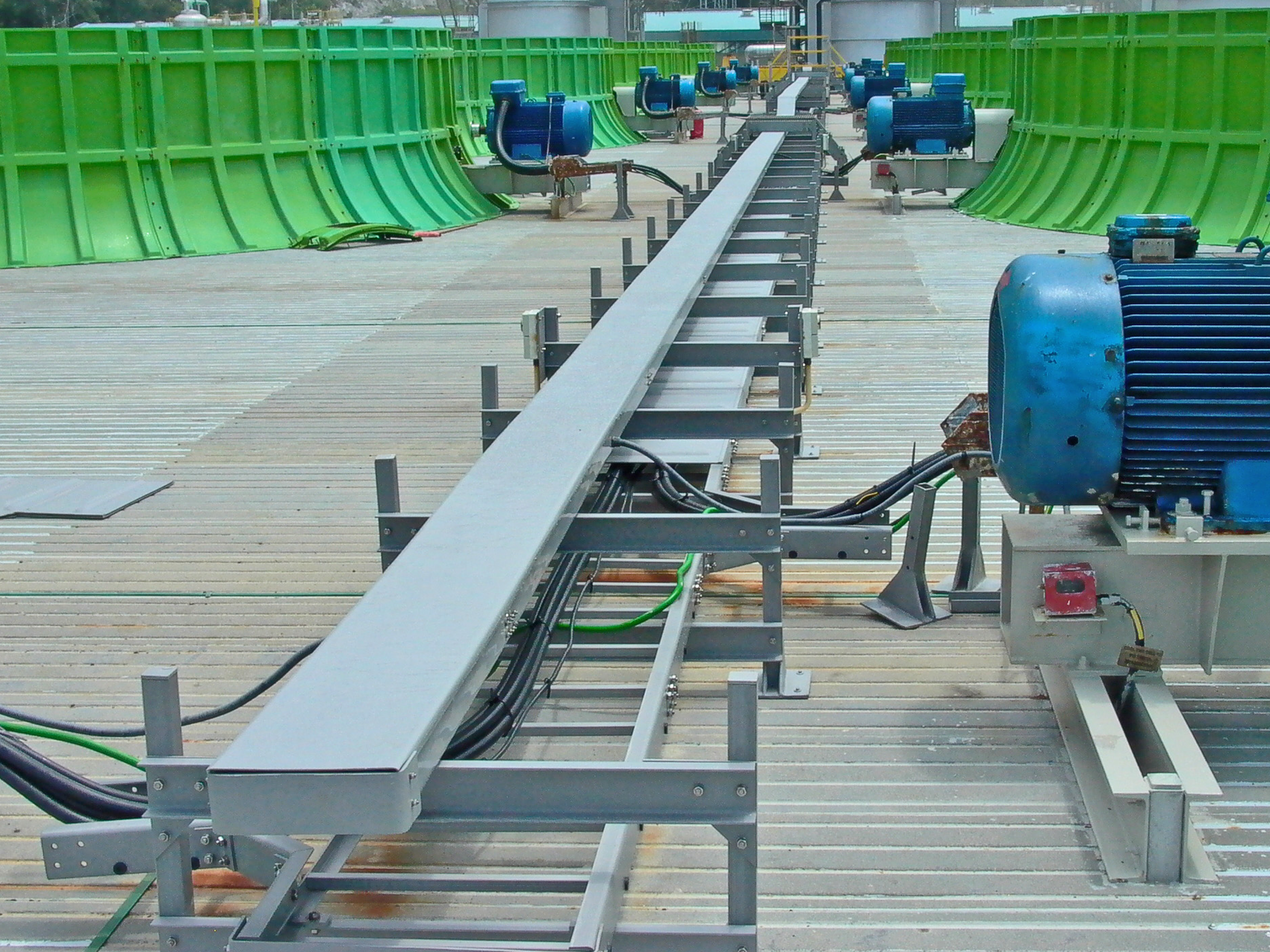 Lumut, Malaysia, Kabelleitern und Kabelkanäle, Geländer, Konstruktion Lumut, Malaysia, Kabelleitern und Kabelkanäle, Geländer, Konstruktion