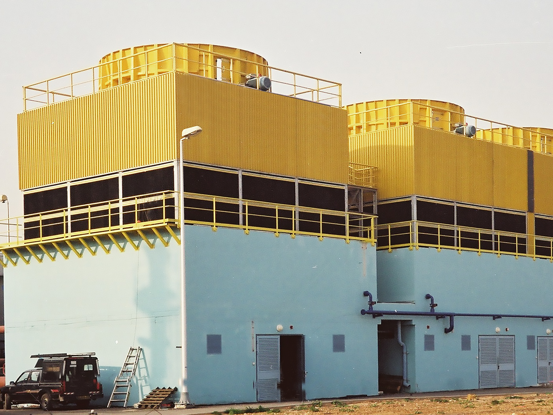 Kühlturm in Israel. Fertiger Kühlturm und Innenkonstruktionen Kühlturm in Israel. Fertiger Kühlturm und Innenkonstruktionen